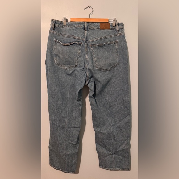 Madewell Curvy 90s Straight Jean in Rondell Wash - Picture 3 of 5